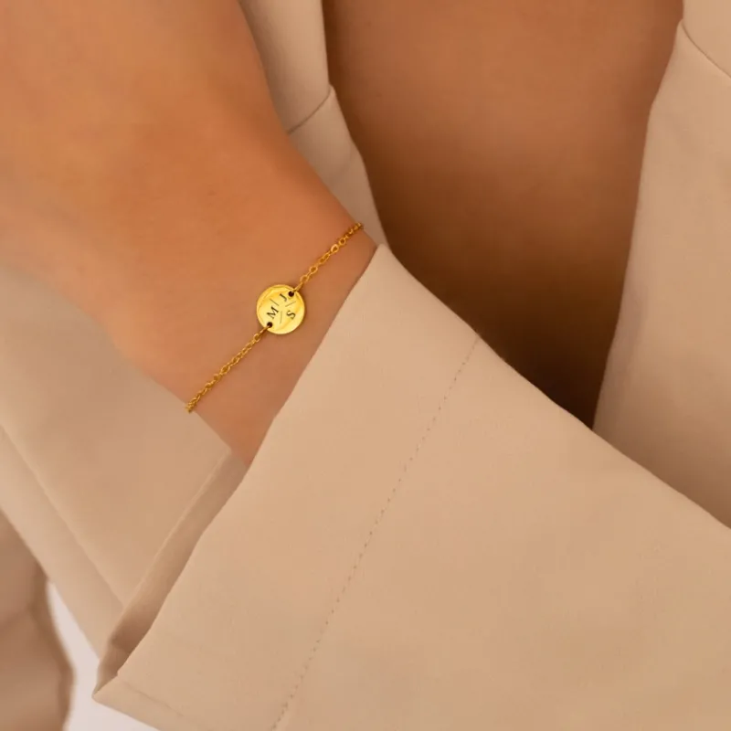 Finaste Armband 3 initialen met mini muntje goud kleurig Sale