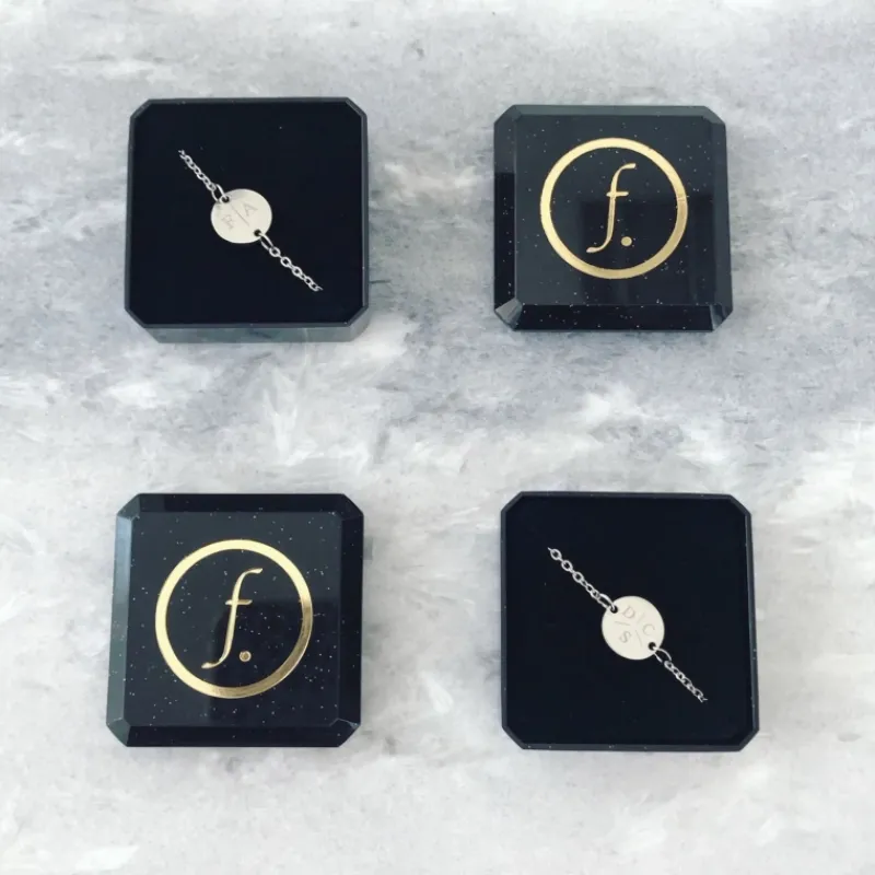 Finaste Armband 3 initialen met mini muntje Online