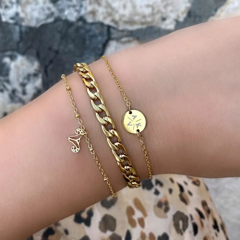 Finaste Armband 3 initialen met mini muntje goud kleurig Sale