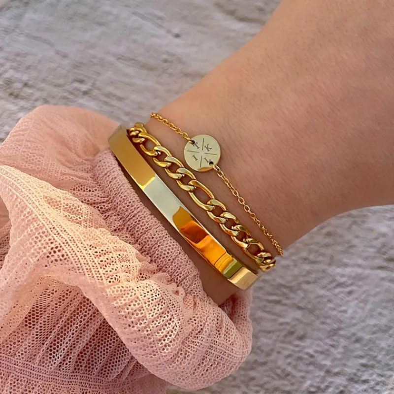Finaste Armband 4 letters met mini coin goud kleurig Outlet