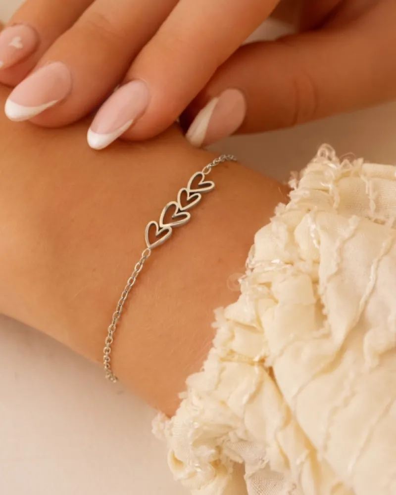 Finaste Armband love hearts Clearance