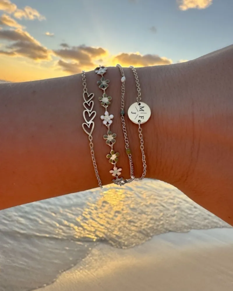 Finaste Armband love hearts Clearance