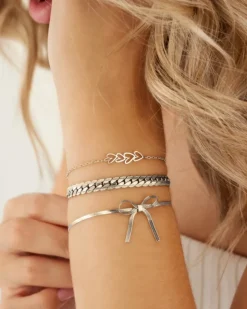 Finaste Armband love hearts Clearance