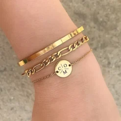 Finaste Armband Met Drie Letters Goud Kleurig Hot