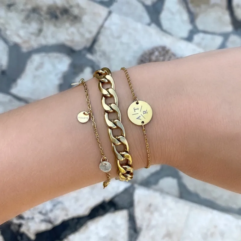 Finaste Armband Met Drie Letters Goud Kleurig Hot