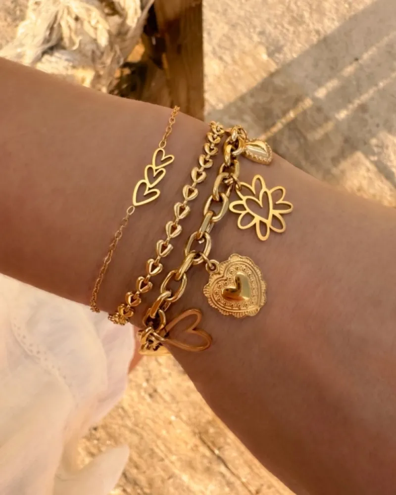 Finaste Armband met hartjes bedels goudkleurig Outlet