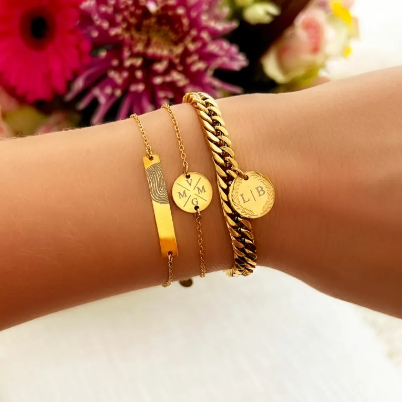 Finaste Armband Met Vier Initialen Goud Kleurig Outlet
