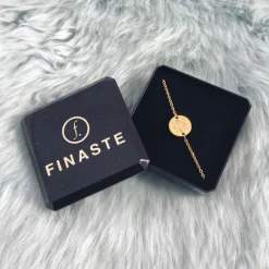 Finaste Armband Met Vier Initialen Goud Kleurig Outlet
