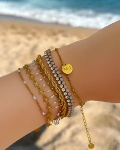 Finaste Armband Met Witte Bolletjes Goudkleurig Discount
