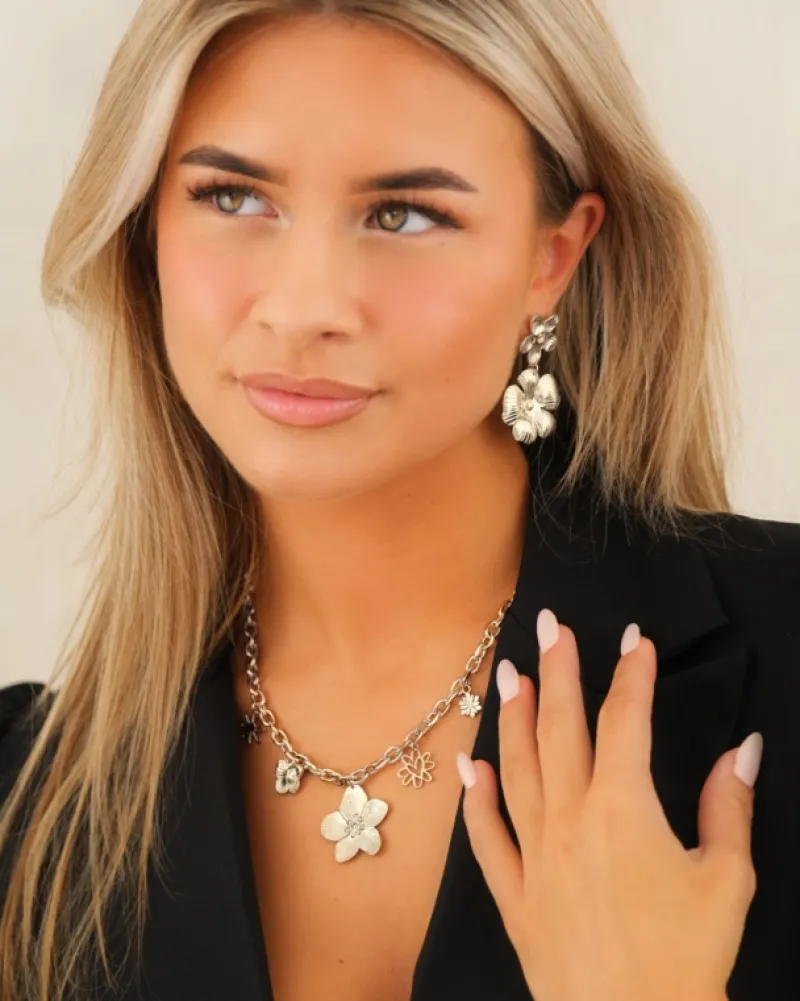 Finaste Bedelketting met bloemetjes Outlet