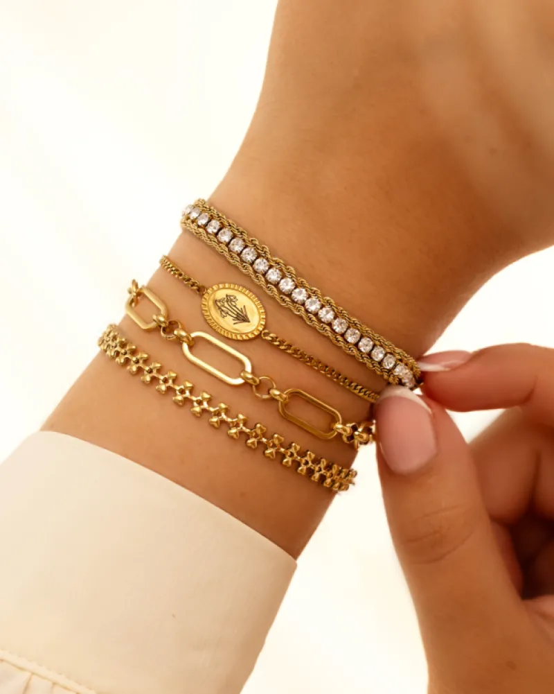 Finaste Birth flower armband met jouw gravering goudkleurig Hot