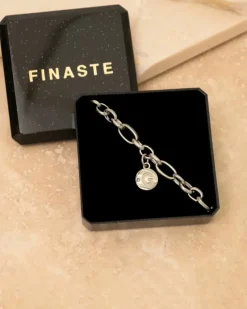 Finaste Chain armband met shiny initial Clearance
