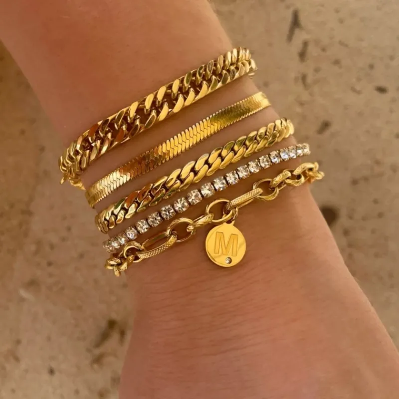 Finaste Chain armband met shiny initial goudkleurig Fashion