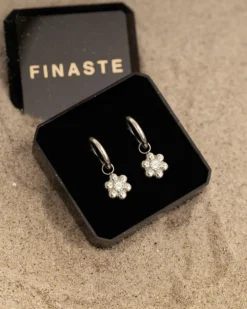 Finaste Earrings Daisy Pearl New