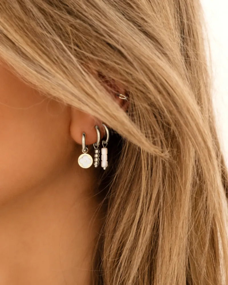 Finaste Earrings little white shells New