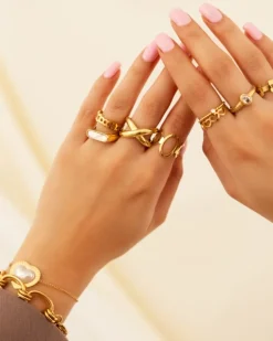 Finaste Gedraaid ringetje met steentje gold plated Best