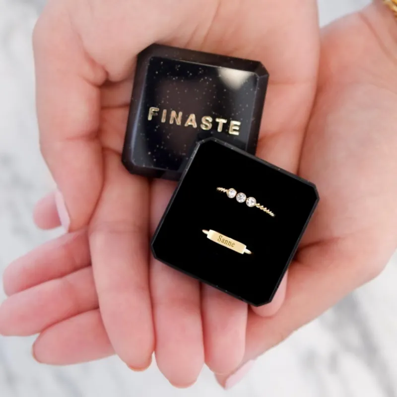 Finaste Gedraaide ring met 3 steentjes goud kleurig Outlet