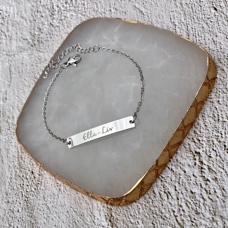 Finaste Graveerbare bar armband met sierletters Discount