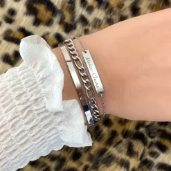 Finaste Graveerbare bar armband met sierletters Discount