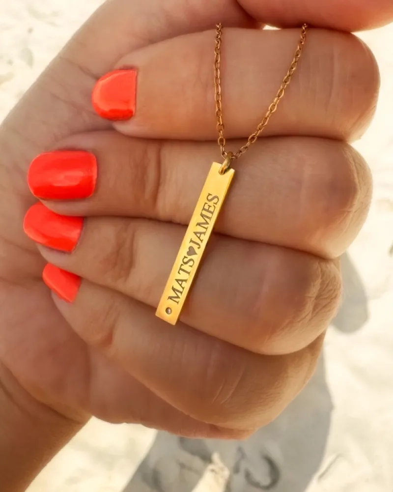 Finaste Graveerbare bar ketting met steentje goudkleurig Sale
