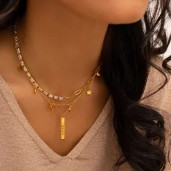 Finaste Graveerbare bar ketting met steentje goudkleurig Sale