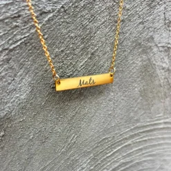 Finaste Graveerbare bar ketting met sierletters goud kleurig Online