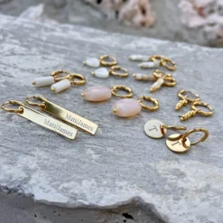 Finaste Graveerbare Initial Oorbellen Goud kleurig Outlet