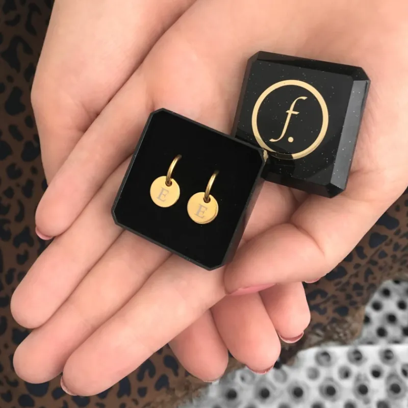Finaste Graveerbare Initial Oorbellen Goud kleurig Outlet