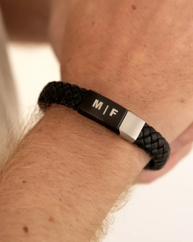 Finaste Graveerbare leren mannen armband zwart & zilverkleurig Outlet
