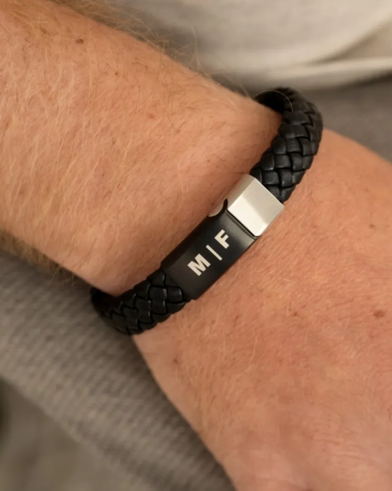 Finaste Graveerbare leren mannen armband zwart & zilverkleurig Outlet