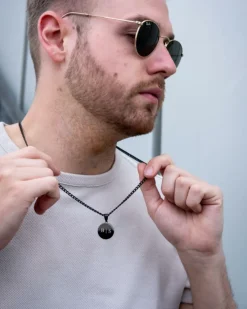 Finaste Graveerbare mannen ketting met munt zwart Fashion