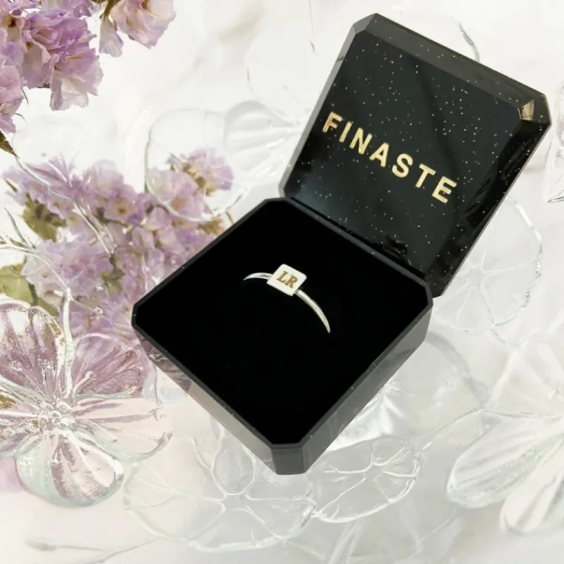 Finaste Graveerbare minimalistische ring met vierkantje Fashion