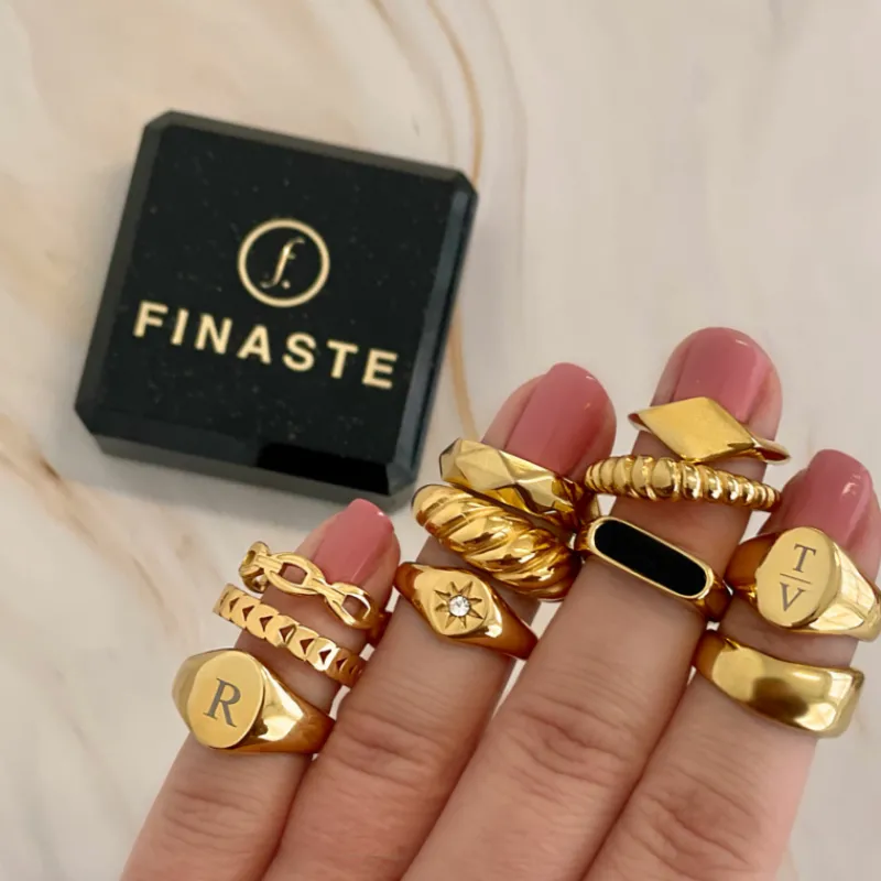 Finaste Grote zegelring 1 letter goud kleurig Clearance