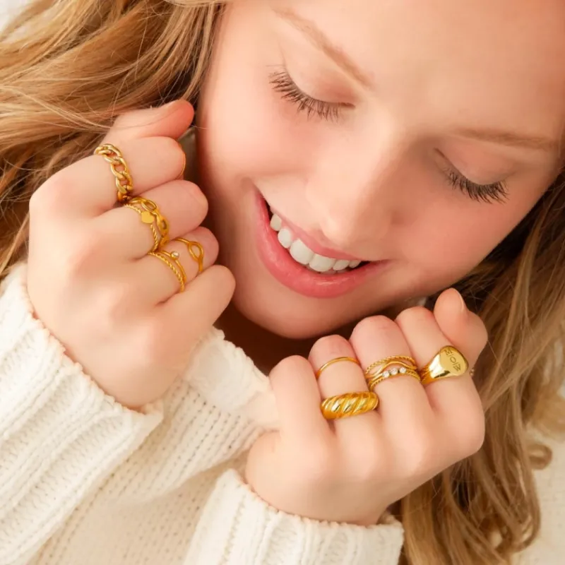 Finaste Grote zegelring 3 letters goud kleurig Clearance
