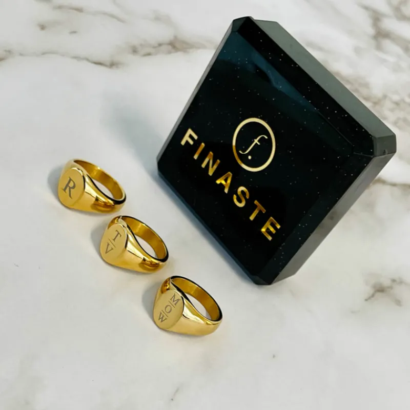 Finaste Grote zegelring 2 letters goud kleurig Clearance