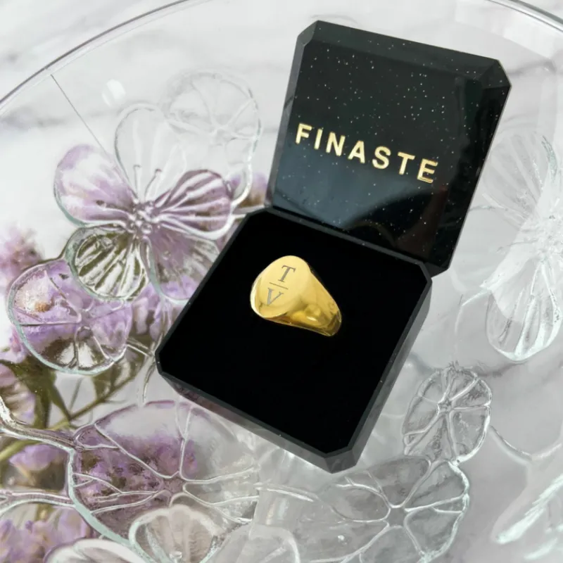 Finaste Grote zegelring 2 letters goud kleurig Clearance