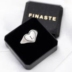 Finaste Heart zegelring met initials Hot