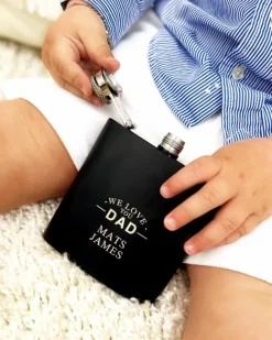 Finaste Heupfles met namen zwart - we love you dad Clearance