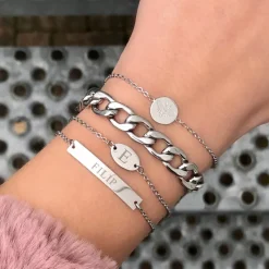 Finaste Initial armband met ovaal muntje Fashion