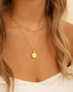 Finaste Initial necklace 2 letters goudkleurig Hot