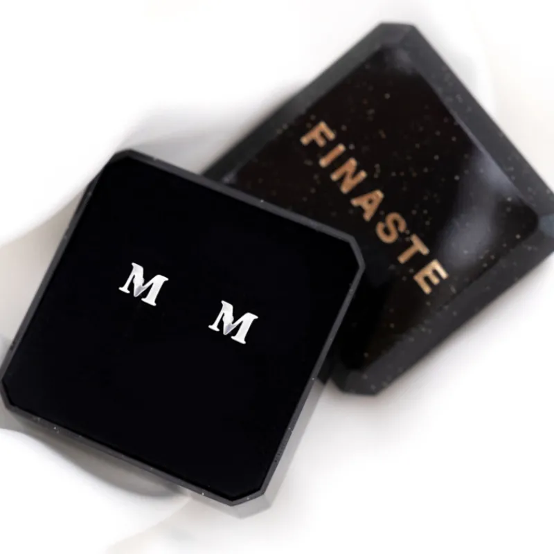 Finaste Initial stud oorbellen Discount