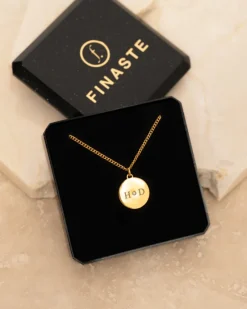 Finaste Ketting 2 initials exclusive goudkleurig Discount