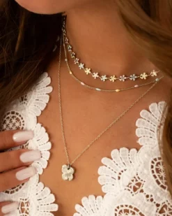 Finaste Ketting met bloemetje Outlet