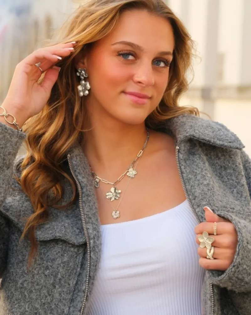 Finaste Ketting met bloemetje Outlet