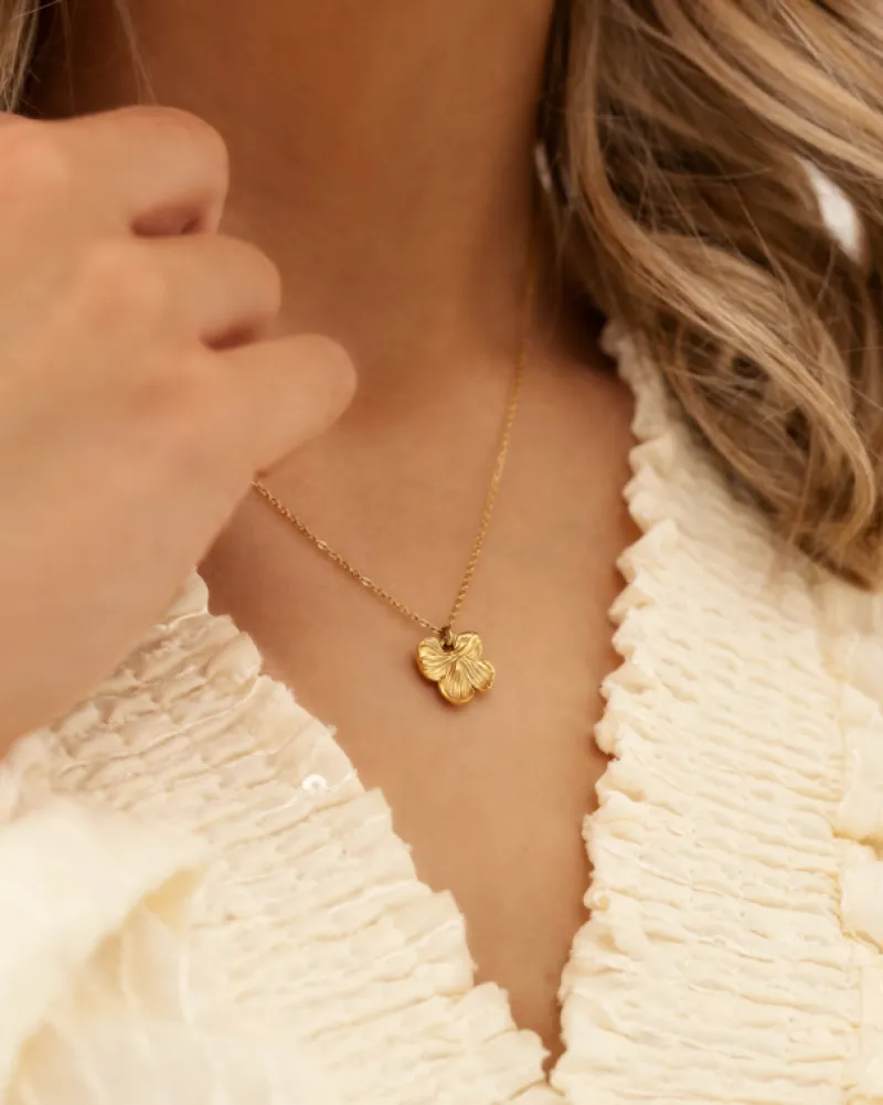 Finaste Ketting met bloemetje goudkleurig New