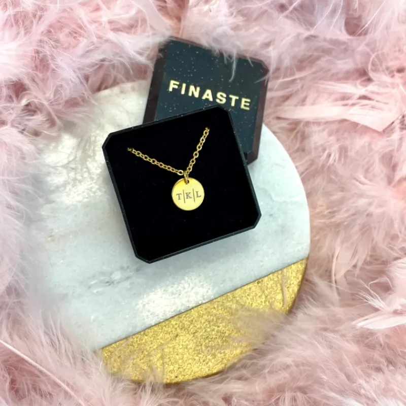 Finaste Ketting Met Drie Letters Goud Kleurig Clearance