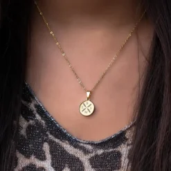 Finaste Ketting vier letters goud kleurig Best