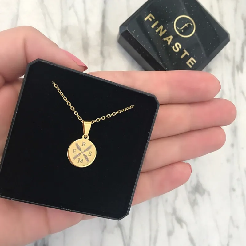 Finaste Ketting vier letters goud kleurig Best