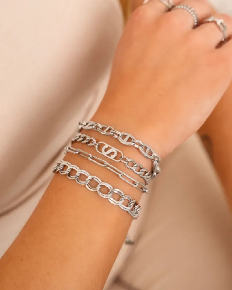 Finaste Letter Armband Charm Sale