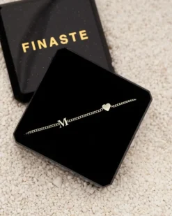 Finaste Mini initial armband met hartje Fashion